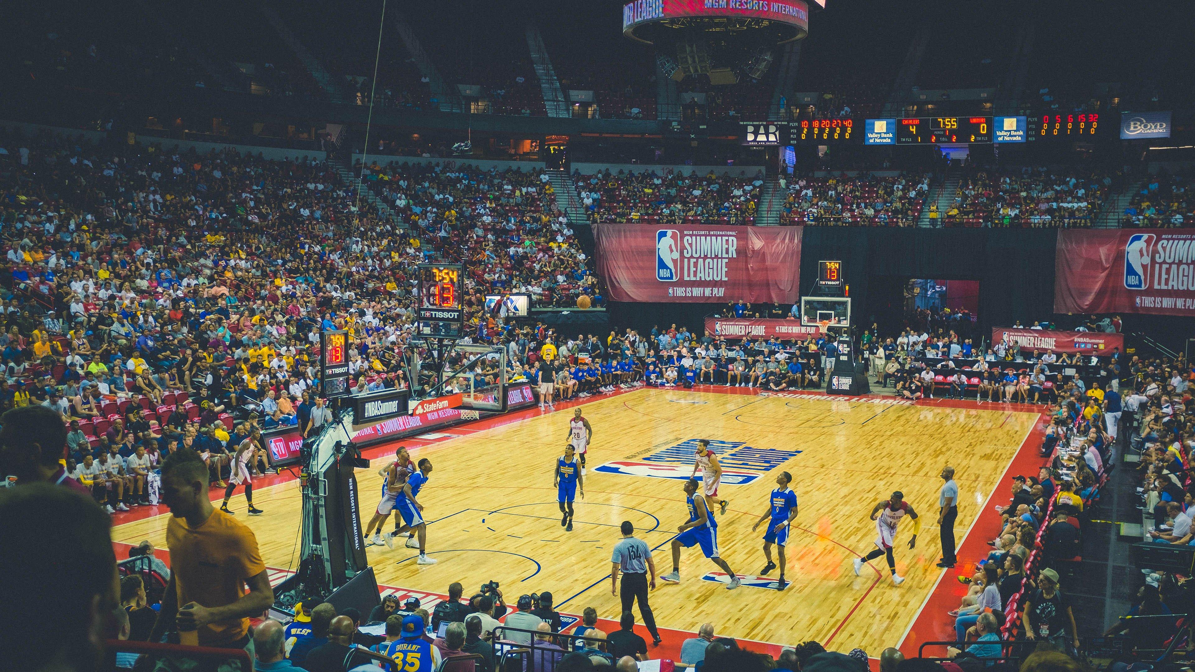 湖人猛追14+10中锋！浓眉发话奏效，佩总这回听劝？